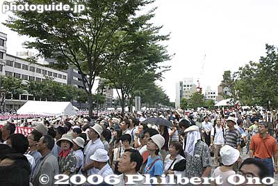 A sea of people in front of Kyoto City Hall. 京都市役所前
Keywords: kyoto gion matsuri festival float