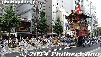 Kita Kannon-yama 北観音山 - Worships Yoryu Kannon (揚柳観音) to dispel illness, and Idaten, a guardian deity. 
Keywords: kyoto gion ato matsuri festival yamahoko parade procession