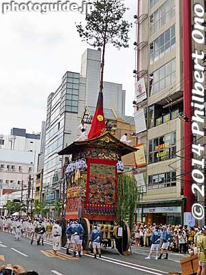 A large willow branch sticks out from the rear.
Keywords: kyoto gion ato matsuri festival yamahoko parade procession