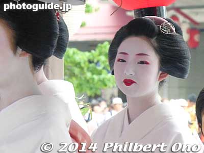 Geisha/geiko from Miyagawa-cho.
Keywords: kyoto gion ato matsuri festival Hanagasa Parade geisha