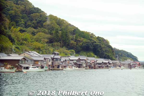 Ine has been used as a backdrop in Japanese movies (like Tora-san in movie No. 29 and Tsuribaka Nisshi in movie No. 5).
Keywords: kyoto ine funaya boat house fisherman village