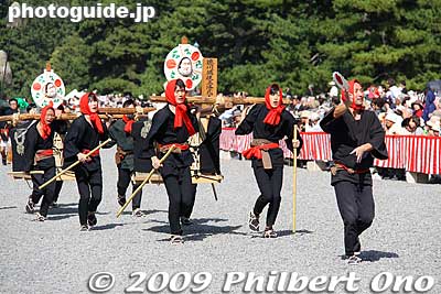 Nagamochi luggage carriers 長持
Keywords: kyoto jidai matsuri festival of ages