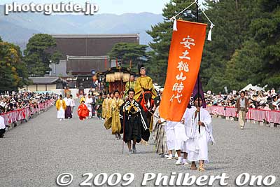 The Azuchi-Momoyama Period (1568-1600) is represented by the Toyotomi Hideyoshi procession. 安土桃山時代：豊公参朝列
Keywords: kyoto jidai matsuri festival of ages