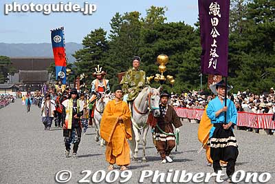 The Azuchi-Momoyama Period continues with Oda Nobunaga's procession, reenacting his entry into Kyoto. 織田公上洛列
Keywords: kyoto jidai matsuri festival of ages