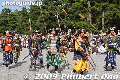 Soldiers carrying various weapons. 兵
Keywords: kyoto jidai matsuri festival of ages