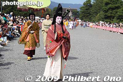 Lady Shizuka-gozen is dressed as a Heian-Period court dancer. 静御前（源義経の室）
Keywords: kyoto jidai matsuri festival of ages