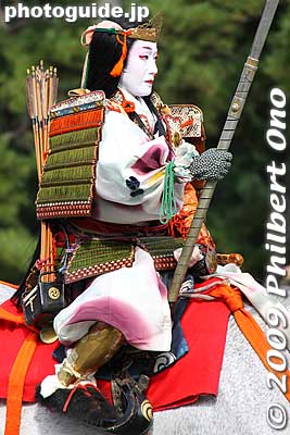 Tomoe Gozen is the only woman in the procession wearing samurai armor and weapons. 巴御前
Keywords: kyoto jidai matsuri festival of ages