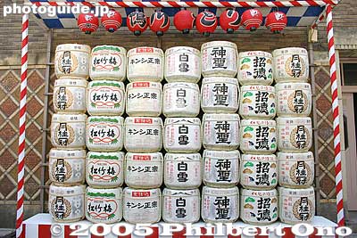 Barrels of sake next to the theater.
Keywords: kyoto kamogawa odori geisha dance pontocho