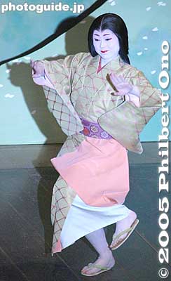 Taro's Shack
Keywords: kyoto kamogawa odori geisha dance pontocho