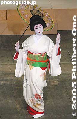 Finale: "Hana Utage" (Flower Banquet) 花うたげ
Keywords: kyoto kamogawa odori geisha dance pontocho japangeisha