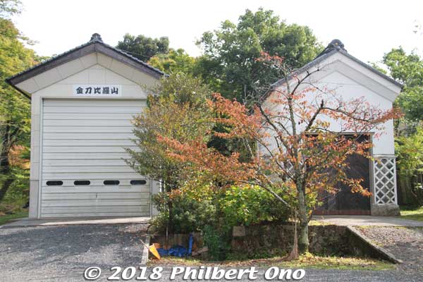 Sorehouse for the shrine's festival float and mikoshi portable shrine.
Keywords: kyoto kyotango Kotohira Konpira Shinto shrine