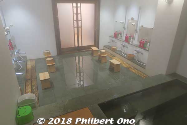 Indoor bathing area.
Keywords: kyoto kyotango Tango Peninsula Shorenkan Yoshinoya hot spring ryokan onsen inn
