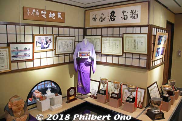 Lobby of Tayuh Textile Co.
Keywords: kyoto kyotango tango peninsula chirimen silk crepe fabric material textile