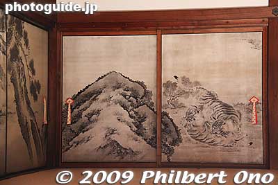 Tora-no-Ma Tiger Room of the Shodaibu-no-Ma. Painted by Gantai (岸岱). 虎の間
Keywords: kyoto imperial palace gosho 