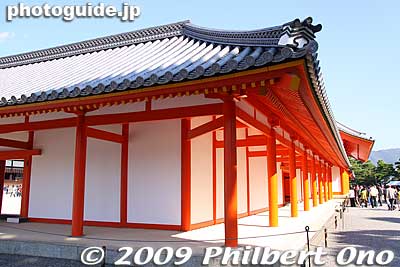 Corridor near Jomeimon Gate.
Keywords: kyoto imperial palace gosho 