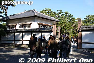 Entering the northern palace quarters.
Keywords: kyoto imperial palace gosho emperor residence 