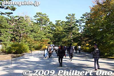 A nice wooded path to the northern palace quarters of Kyoto Imperial Palace.
Keywords: kyoto imperial palace gosho emperor residence 