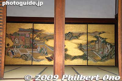 Painted fusuma sliding doors in the Kogogu Tsunegoten.
Keywords: kyoto imperial palace gosho emperor residence 