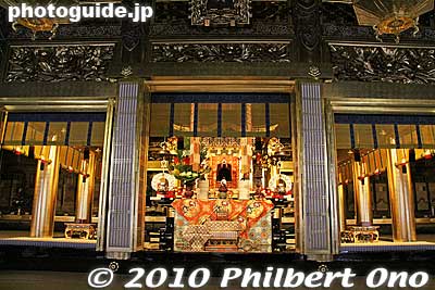 Altar inside Goeido Hall 
Keywords: kyoto nishi hongwanji temple jodo shinshu buddhist 