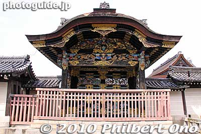 A short walk from the temple halls is this ornate Karamon Gate, a National Treasure at Nishi Hongwanji, Kyoto. 唐門
Keywords: kyoto nishi hongwanji temple jodo shinshu buddhist japantemple