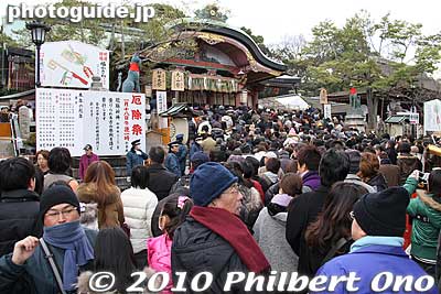 The main shrine hall is the target of all these people.
Keywords: kyoto Fushimi Inari Taisha Shrine 