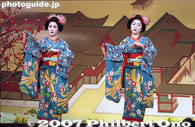 Keywords: kyoto miyako odori cherry dance japangeisha gion kobu kaburenjo theater