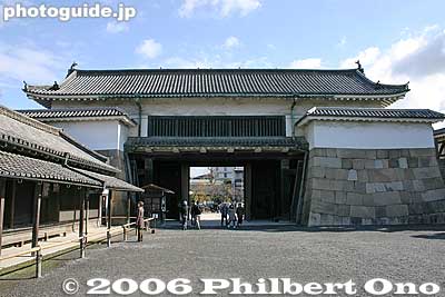 Ninomaru Higashi Otemon Gate (Main entrance) 二之丸東大手門
Keywords: kyoto prefecture nijo castle nijo-jo
