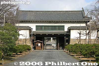 Ninomaru Kita Otemon Gate
Important Cultural Property

二之丸北大手門
Keywords: kyoto prefecture nijo castle nijo-jo national treasure