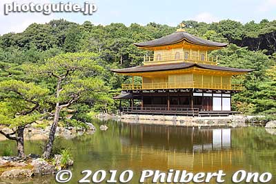 Kinkakuji is one of the world's most picturesque buildings.
Keywords: kyoto
