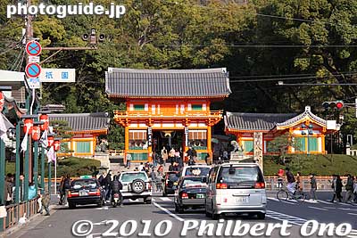 Yasaka Shrine anchors one end of Kawaramachi.
Keywords: kyoto shrine 