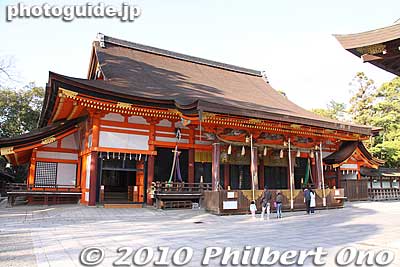 Yasaka Shrine's Honden Hall.
Keywords: kyoto shrine japanshrine
