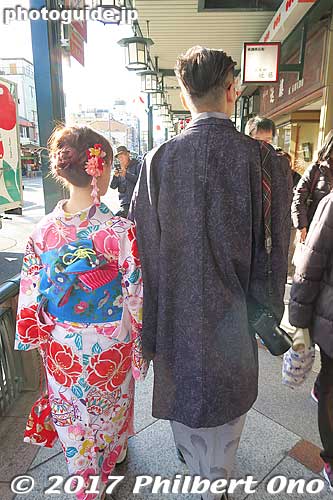 Chic couple in Kyoto.
Keywords: kyoto higashiyama-ku tofukuji temple kimono kimonobijin