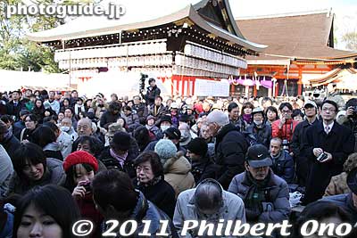 The crowd behind me in front of the Noh stage. I got there at 11:30 am, and luckily found a seat in the 3rd row. The karuta hajime was to start at 1 pm. It was pretty cold waiting for 90 min.
Keywords: kyoto yasaka jinja shrine karuta matsuri festival new year's 