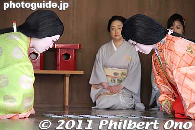 The two karuta-hime face off in their first match of 2011.
Keywords: kyoto yasaka jinja shrine karuta card game matsuri festival new year's 