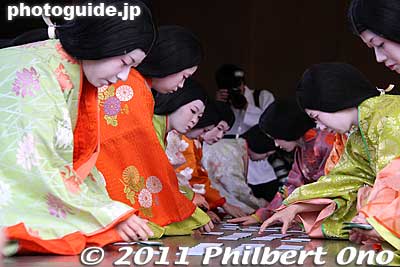 Next was a karuta game by multiple players. One group were these karuta-hime women, and another group were kids.
Keywords: kyoto yasaka jinja shrine karuta card game matsuri festival new year's 