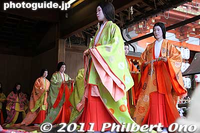 Keywords: kyoto yasaka jinja shrine karuta card game matsuri festival new year's kimono women 