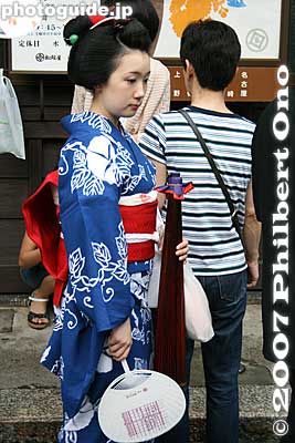 Maiko in my midst
Keywords: kyoto gion matsuri festival summer float