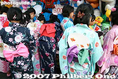 If you like women in yukata, see the Yoiyama (or Yoiyoiyama or Yoiyoiyoiyama during the three evenings before the main Gion Matsuri parade).
Keywords: kyoto gion matsuri festival summer float yukata kimono