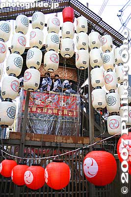 Minami Kannon-yama float
Keywords: kyoto gion matsuri festival summer float  paper lanterns