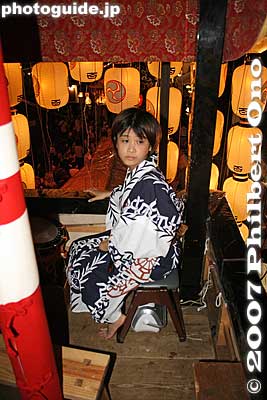 On the top deck of the float where the musicians play. It is a very small space.
Keywords: kyoto gion matsuri festival summer float yoiyama