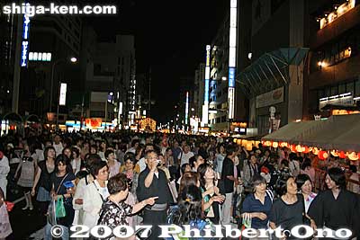 Huge crowd
Keywords: kyoto gion matsuri festival summer float yoiyama night evening