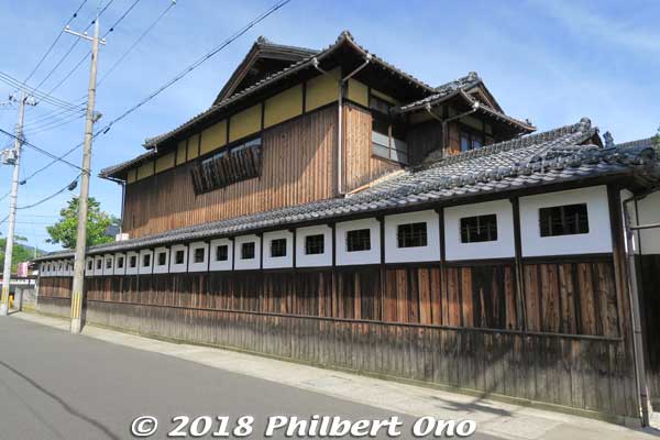 The ryokan's annex building was left unused and decrepit for many years and was on the verge of being torn down until a citizens group got together to clean, renovate, and preserve the building. 
They finally decided to make it a Western-style restaurant serving navy cuisine. It just opened on Oct. 11, 2018. Glad that they preserved the building.
Keywords: kyoto maizuru shoeikan restaurant navy naval cuisine japanbuilding