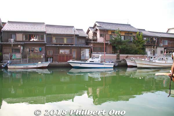You can just walk along the inlet (be careful not to trip over the boat lines and ropes).
Keywords: kyoto maizuru yoshihara irie inlet fishing boat house