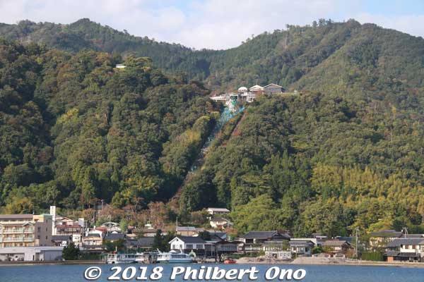 Kasamatsu Park on the hill as seen from Amanohashidate.
Keywords: kyoto miyazu Amanohashidate pine trees