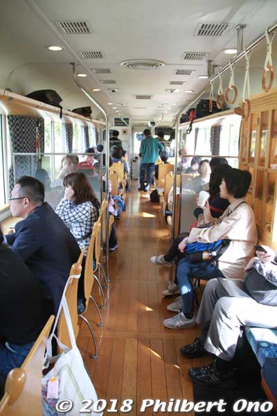 Aomatsu is special because the interior is wooden and it has a variety of seating (train fare is the same for all seats).
It's a cafe train and you can order drinks (including alcohol) and light meals. No reservations required, and it's all non-reserved. Train fare is the same as regular trains.
Keywords: kyoto miyazu Amanohashidate tantetsu railway willer train aomatsu