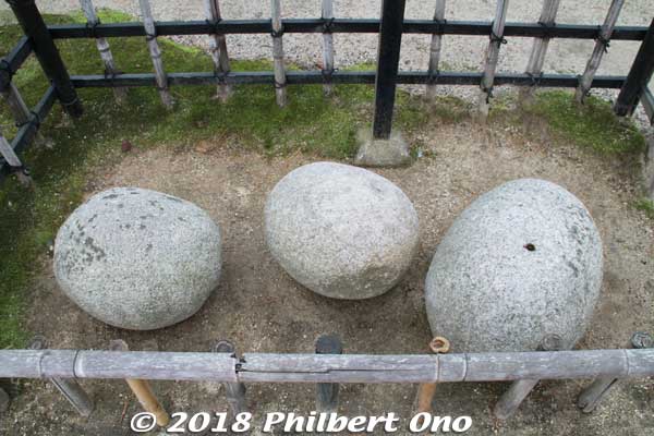 Power stones.
Keywords: kyoto miyazu chionji rinzai zen buddhist temple