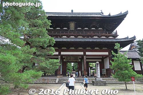 The Sanmon main gate (Important Cultural Property). 三門（さんもん）
Keywords: kyoto uji manpukuji mampukuji zen chinese buddhist temple