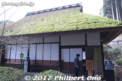 His birthplace house is a replica in Yuyadani, Ujitawara. Open only on Sat. and Sun. 
Keywords: kyoto ujitawara Nagatani soen uji-cha tea green sencha