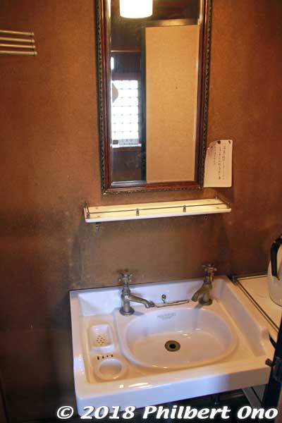 Bathroom sink
Keywords: kyoto yosano chirimen kaido road silk bito house