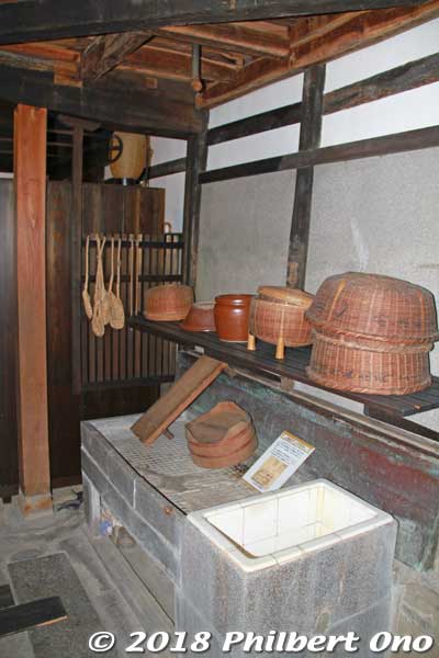 Kitchen
Keywords: kyoto yosano chirimen kaido road silk bito house